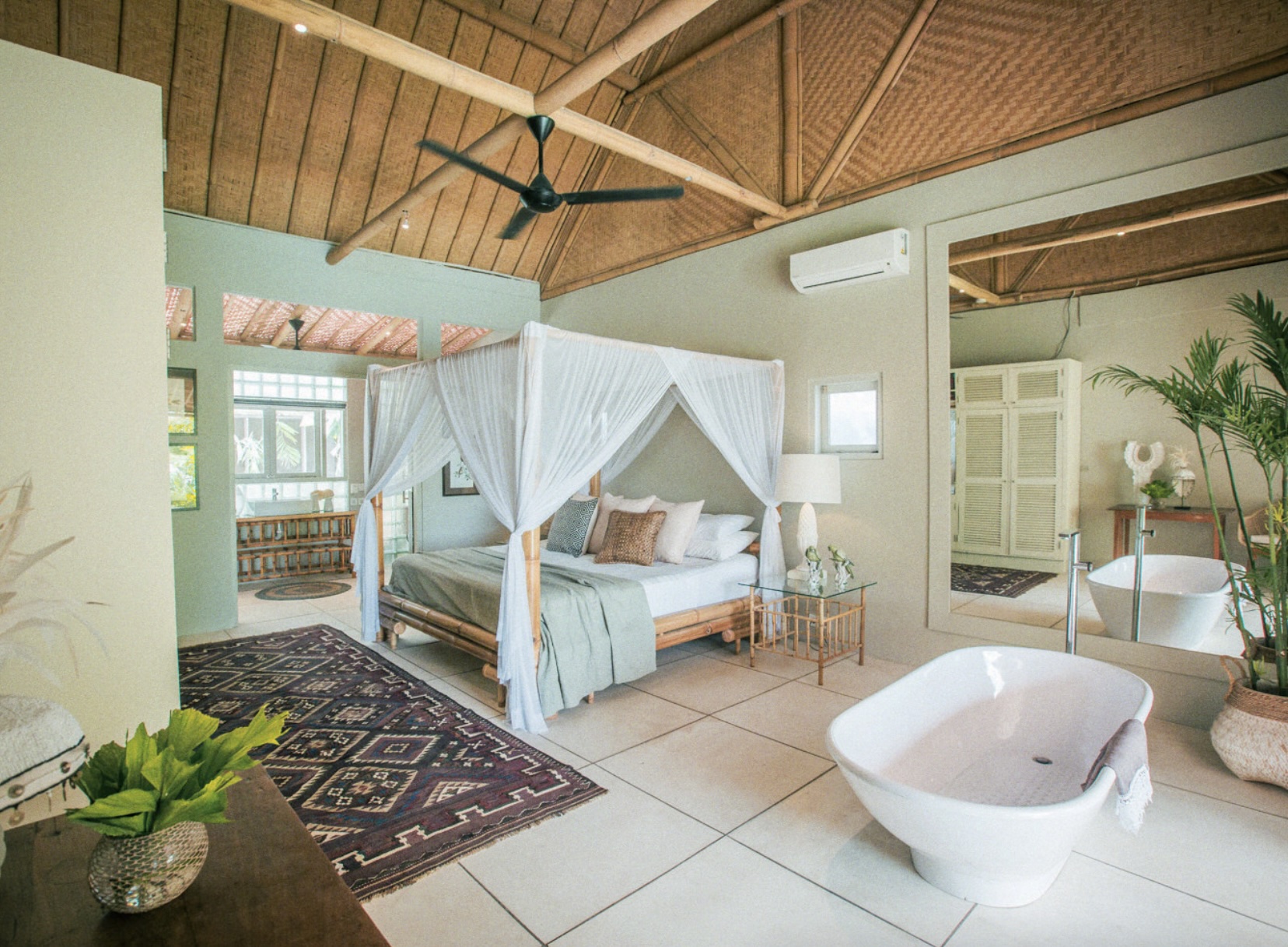 Pool Suites